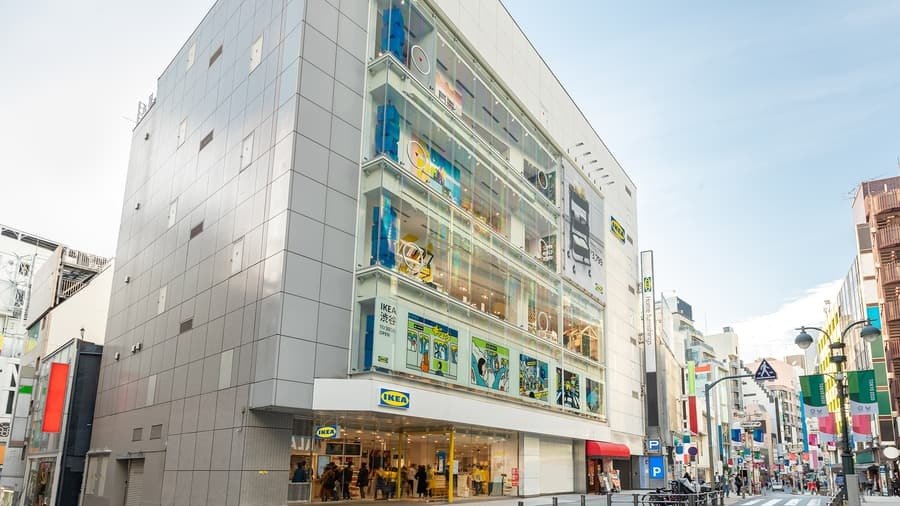 IKEA渋谷の外観。7階建ての都市型店舗
