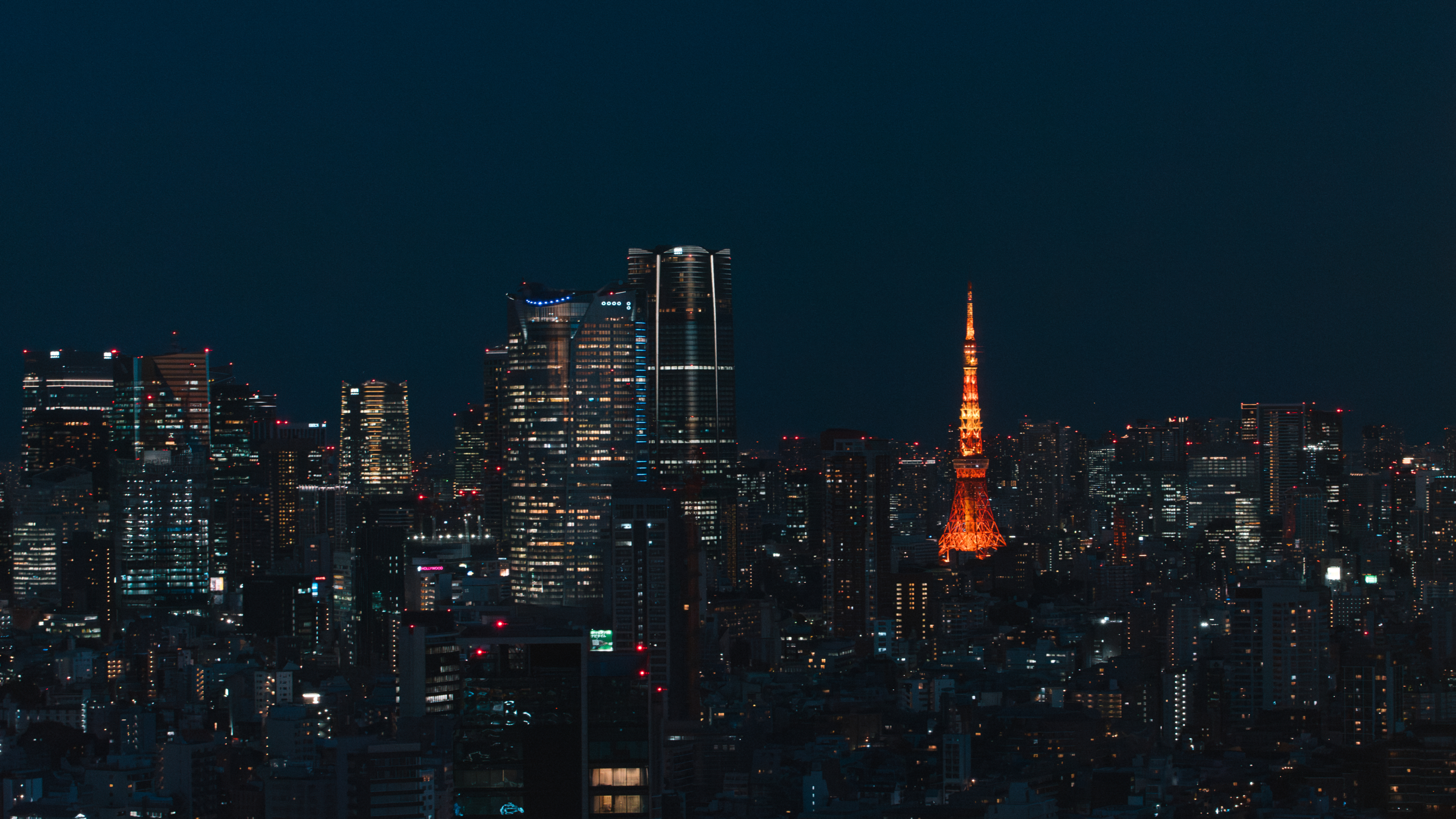 東京タワーが見える港区の夜景。ドローンショーは東京タワーを背景に上がる