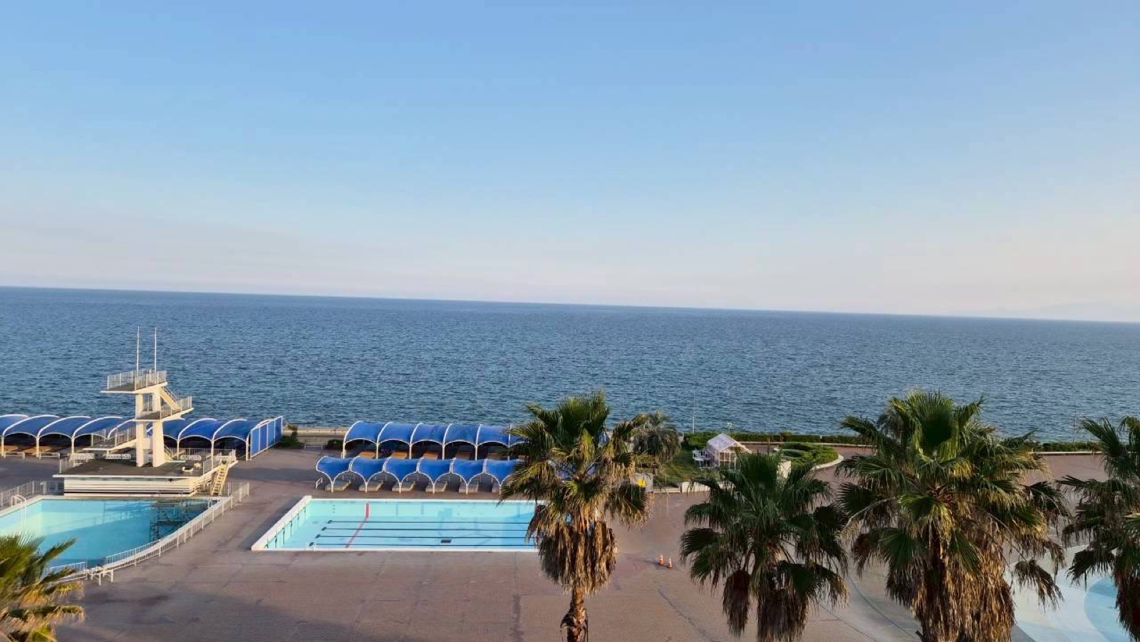 大磯ロングビーチ全景（ホテル上層階から）