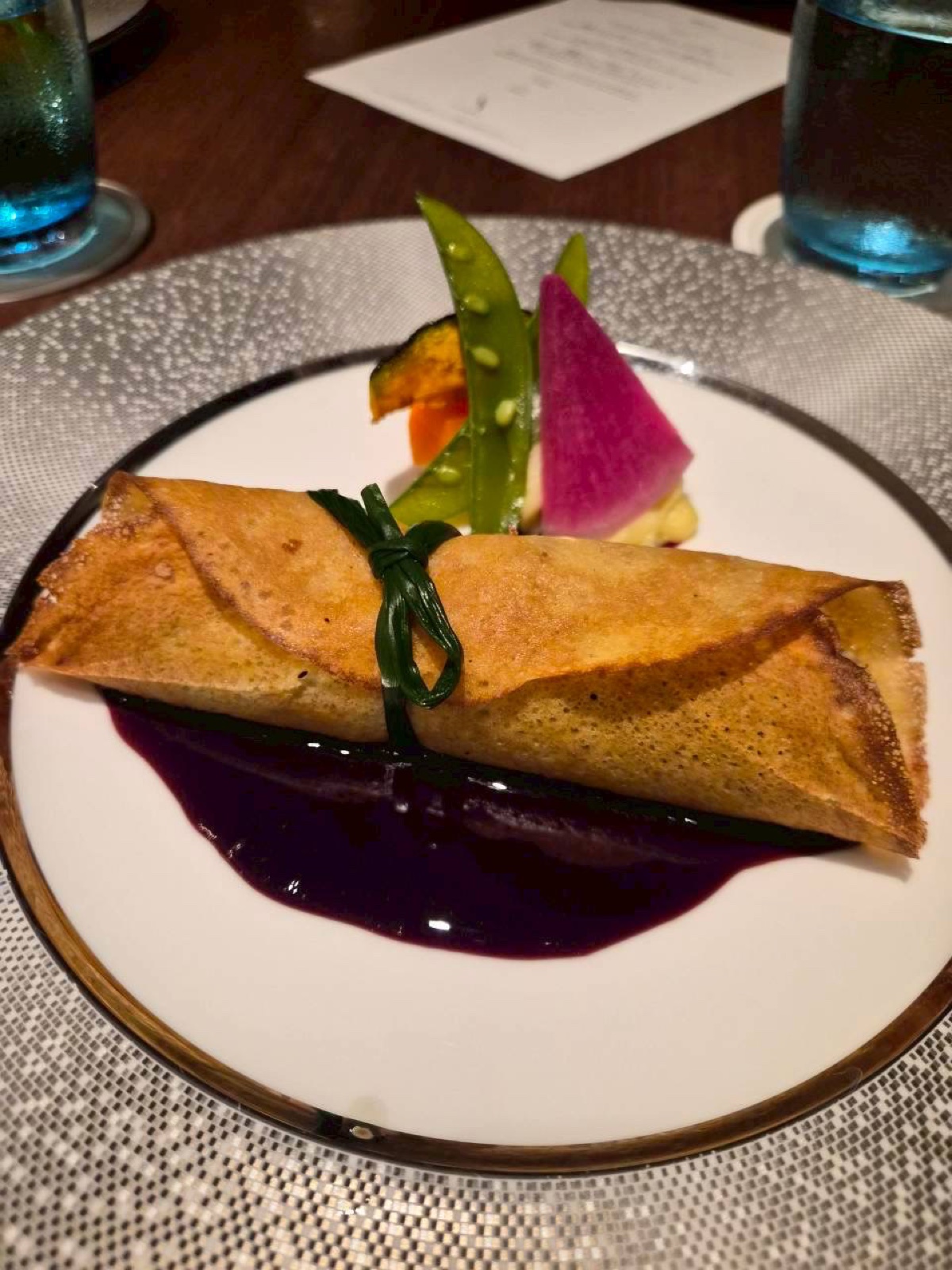 国産牛フィレ肉のクレープ包み・ポルトソース